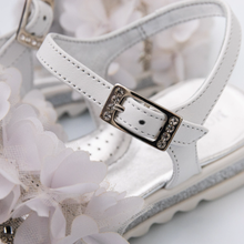 Carica l&#39;immagine nel visualizzatore di Gallery, sandali a fiori per bambina
