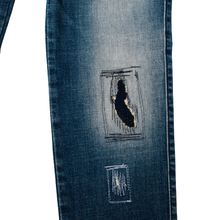 Carica l&#39;immagine nel visualizzatore di Gallery, Jeans con effetto vissuto
