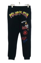 Cargar imagen en el visor de la galería, Pantaloni tuta bambino BJT0356 PJO002N 2 PHILIPP PLEIN 
