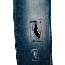 Carica l&#39;immagine nel visualizzatore di Gallery, Jeans con effetto vissuto
