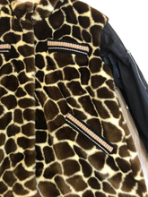 Carica l&#39;immagine nel visualizzatore di Gallery, Giacca stile giraffa bambina
