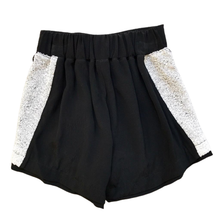 Cargar imagen en el visor de la galería, Shorts bambina con bande paillettes
